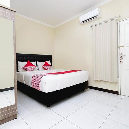 Oyo 1835 Kostel Wood Hotel Semarang Bagian luar foto