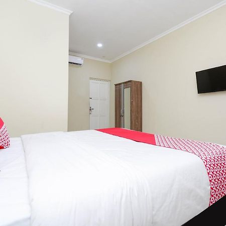 Oyo 1835 Kostel Wood Hotel Semarang Bagian luar foto