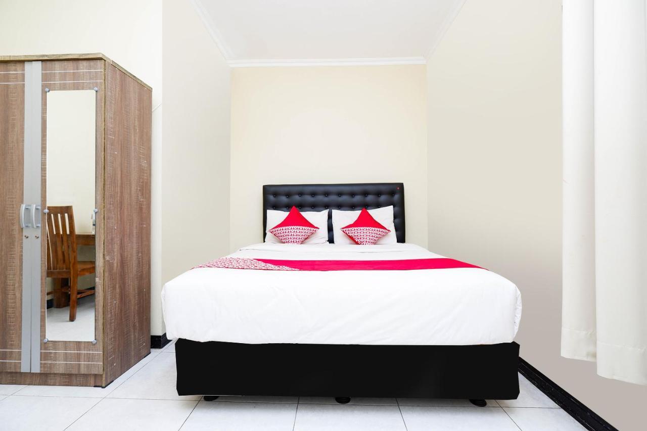 Oyo 1835 Kostel Wood Hotel Semarang Bagian luar foto