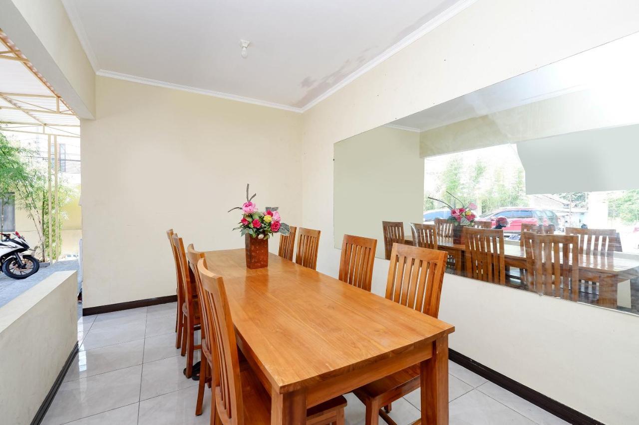 Oyo 1835 Kostel Wood Hotel Semarang Bagian luar foto