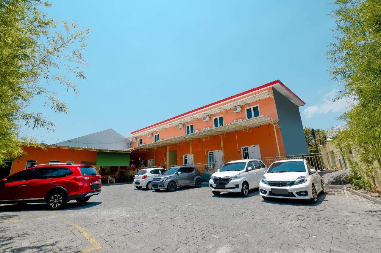 Oyo 1835 Kostel Wood Hotel Semarang Bagian luar foto