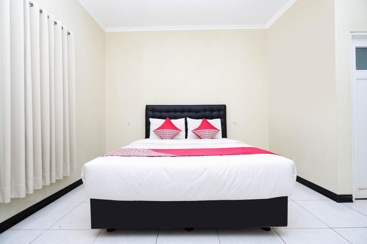 Oyo 1835 Kostel Wood Hotel Semarang Bagian luar foto