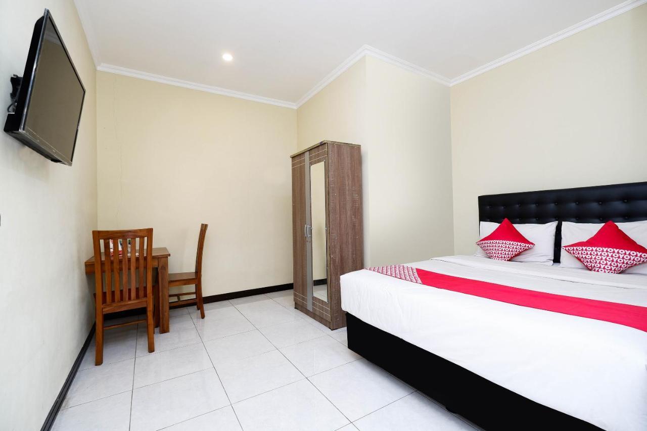 Oyo 1835 Kostel Wood Hotel Semarang Bagian luar foto