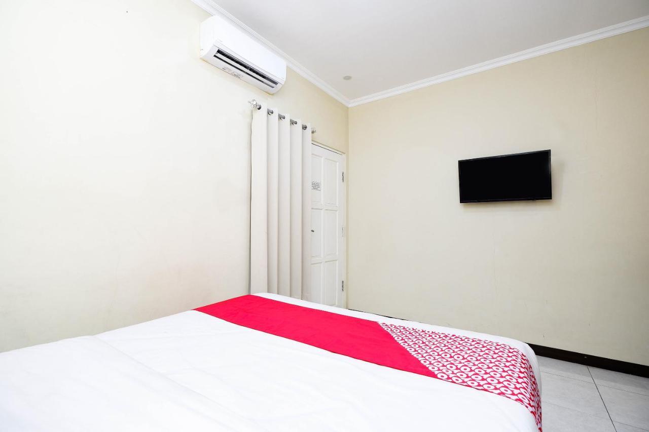 Oyo 1835 Kostel Wood Hotel Semarang Bagian luar foto