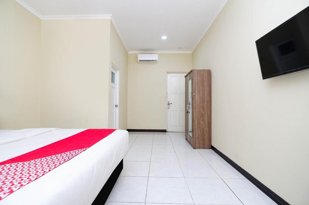Oyo 1835 Kostel Wood Hotel Semarang Bagian luar foto